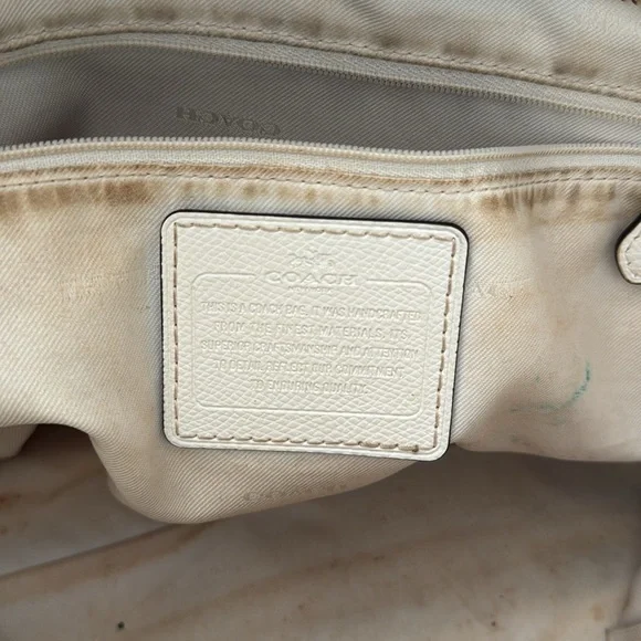 (S O L D) COACH CREAM TURNLOCK TOTE IN CROSSGRAIN LEATHER - Picture 6 of 11